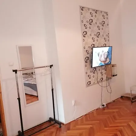 Kriston Apartment *