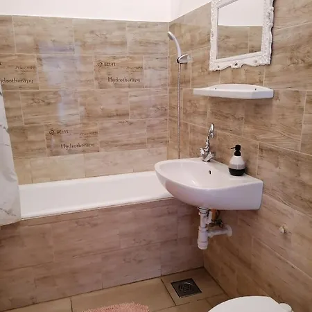 Kriston Apartment